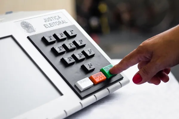 Esse fenômeno acontece por conta das chamadas candidaturas únicas. Esse fenômeno acontece por conta das chamadas candidaturas únicas.