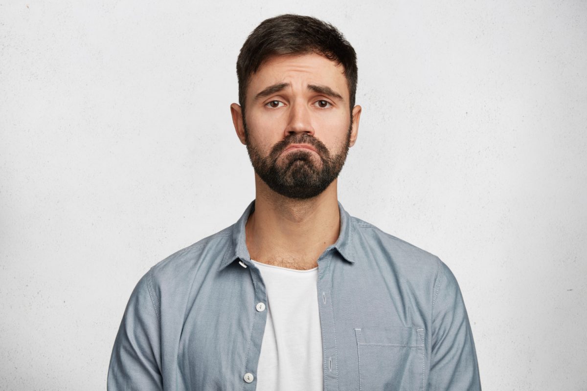 A diferença entre "infarto" e "enfarto" se deve, em parte, à evolução da língua e à origem latina da palavra, "infarctus", que significa "cheio" ou "obstruído". Imagem: Freepik