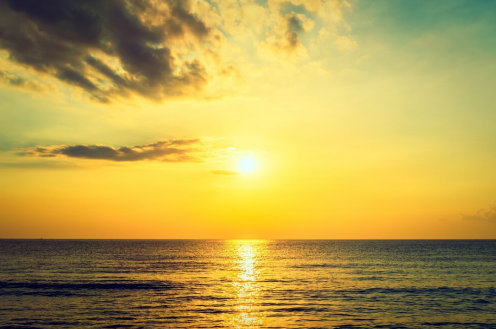 Captura de tela “Os pores do sol na praia são sempre uma experiência incrível.” Imagem: Freepik