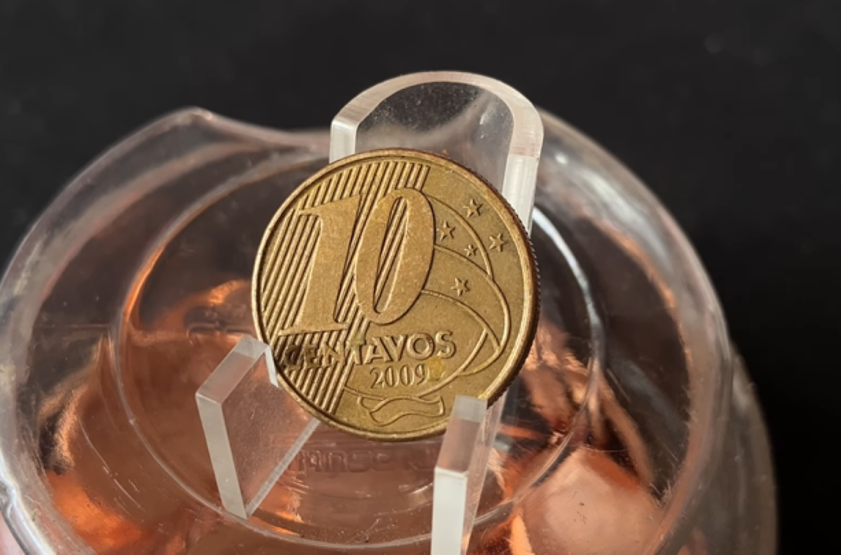 Moeda de 10 centavos com cunho quebrado é valiosíssima