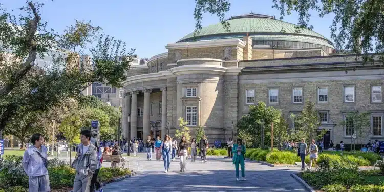 University of Toronto no Canadá, universidade que aceita a nota do Enem como parte do processo de ingresso internacional.