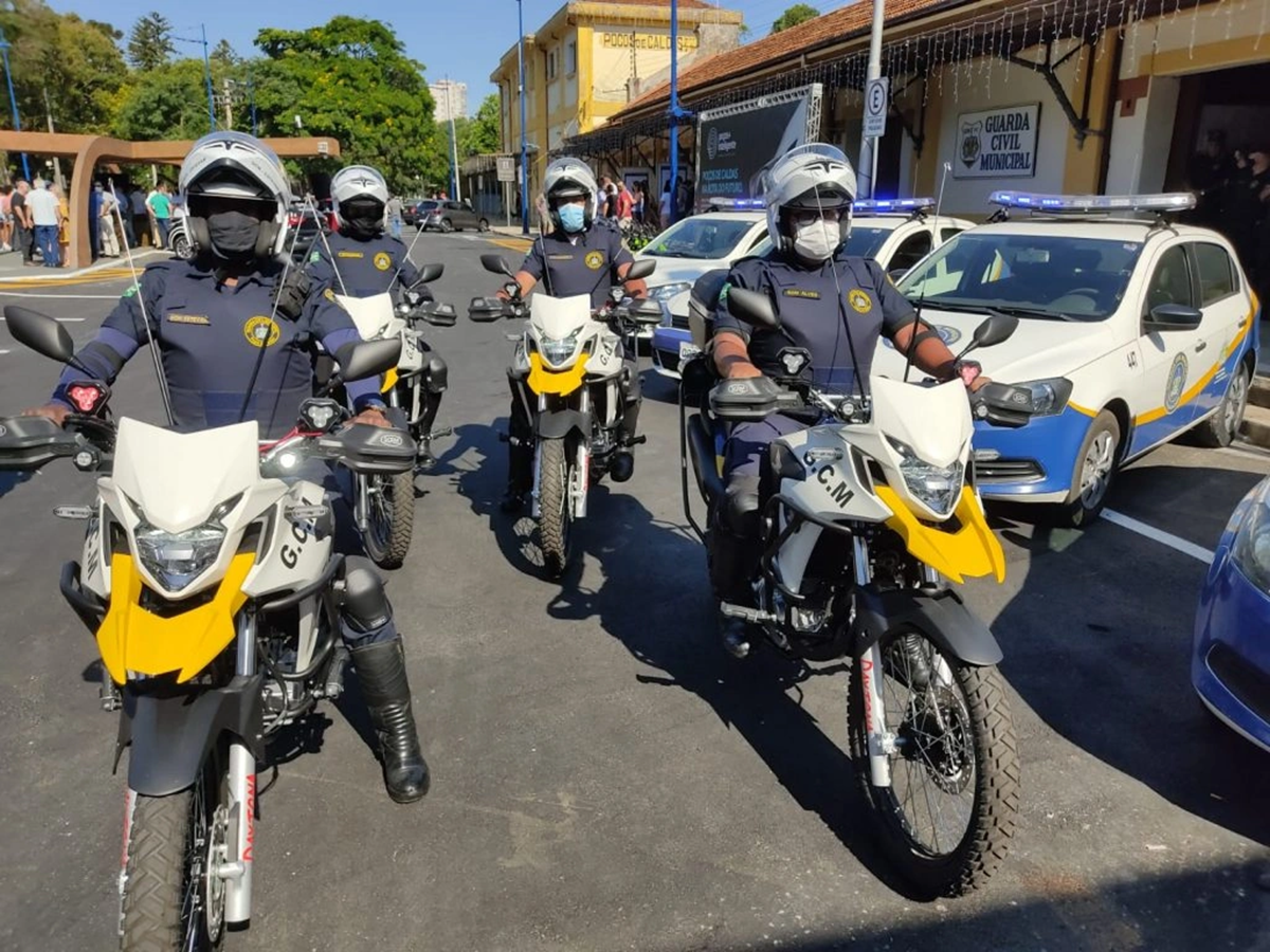 Após a qualificação dos agentes e a estruturação interna da corporação, a expectativa é que, até novembro, a Guarda Municipal já possa atuar armada nas ruas. Imagem: Pref. de Poços de Caldas (MG)