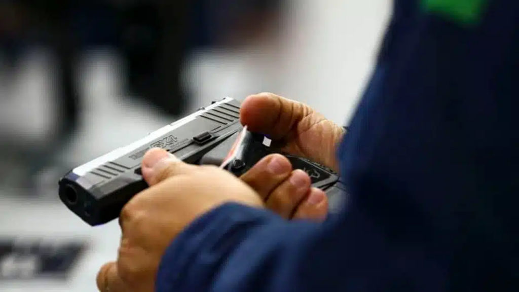 O decreto que amplia o porte arma de fogo foi assinado pelo ex-presidente Jair Bolsonaro em 2019. O decreto que amplia o porte arma de fogo foi assinado pelo ex-presidente Jair Bolsonaro em 2019.