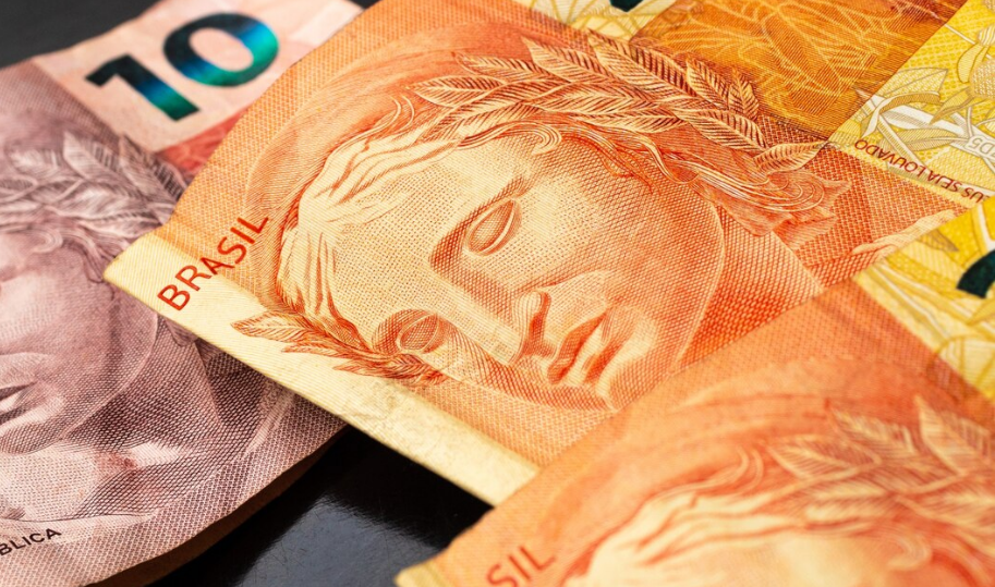 É 20 reais ou são 20 reais? É 20 reais ou são 20 reais?
