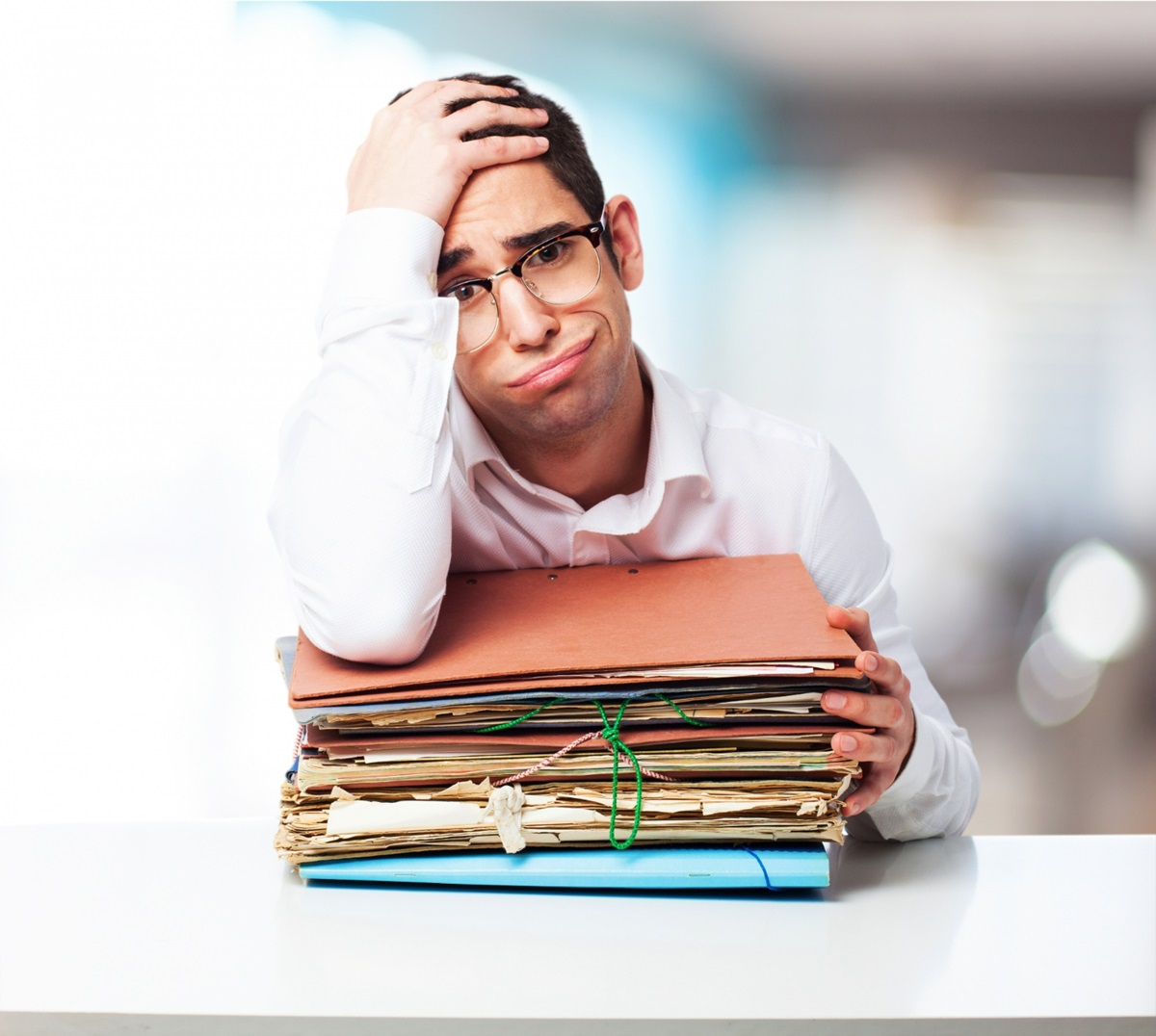 O esgotamento profissional está relacionado à longas horas de trabalho, entre outros fatores.