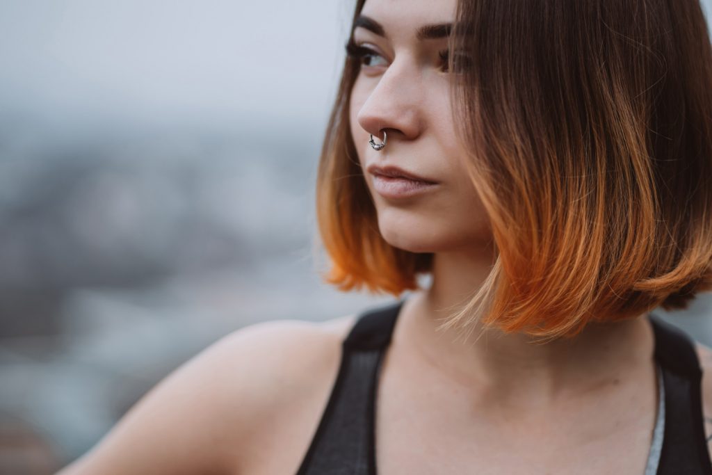 Piercing e profissões.