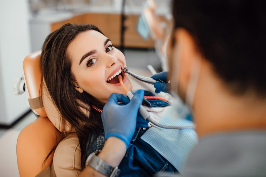 A odontologia é uma das áreas de saúde com grande procura nos Estados Unidos. Imagem: Freepik A odontologia é uma das áreas de saúde com grande procura nos Estados Unidos. Imagem: Freepik