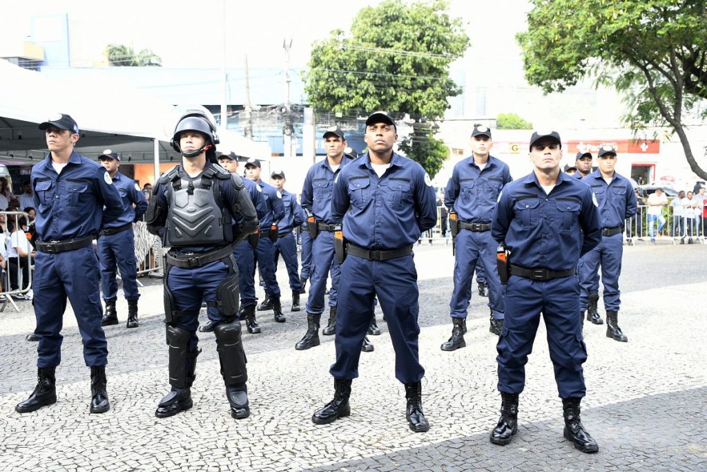 Pref de Nova Iguaçu Se aprovado, o PLS 214/2016 possibilitará que homens possam se aposentar após 30 anos de contribuição, desde que 20 desses anos sejam na função de guarda municipal ou agente de trânsito. Imagem: Governo do Ceará. Imagem: Pref. de Nova Iguaçu - RJ