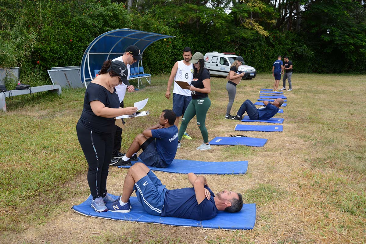 As provas do TAF variam conforme a área de atuação e a instituição responsável pelo concurso, mas em geral inclui corrida e flexão, entre outros. Imagem: PMVC