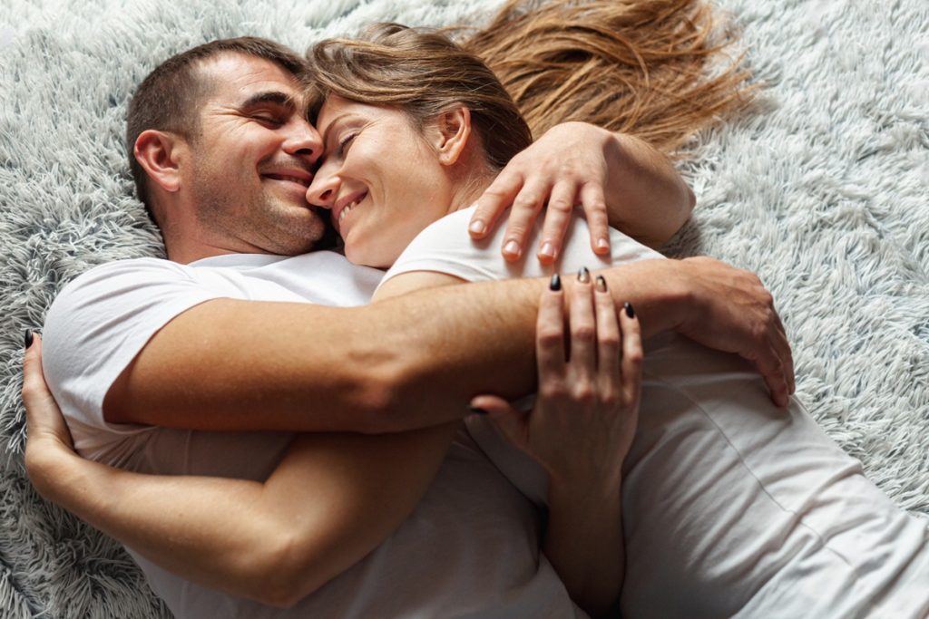 Casais bem-sucedidos não têm medo de expressar seus sentimentos e necessidades de forma clara e respeitosa. Imagem: Freepik Casais bem-sucedidos não têm medo de expressar seus sentimentos e necessidades de forma clara e respeitosa. Imagem: Freepik