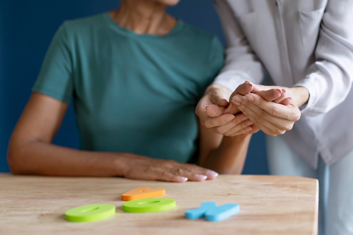 Algumas frases podem parecer inofensivas, mas têm um impacto significativo na forma como o autista adulto é percebido pela sociedade. Imagem: Freepik