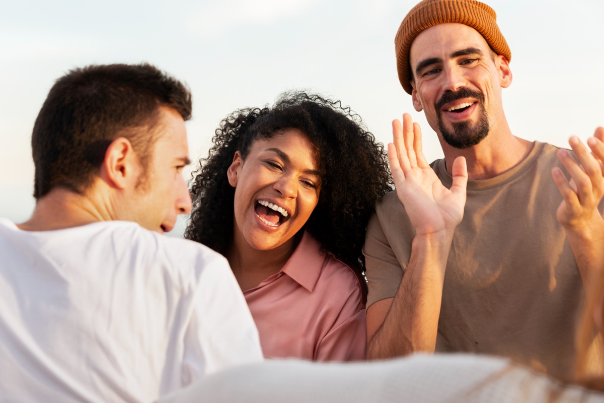 Muitas vezes, são os próprios hábitos diários que impedem de alcançar o bem-estar que tanto se deseja. Imagem: Freepik