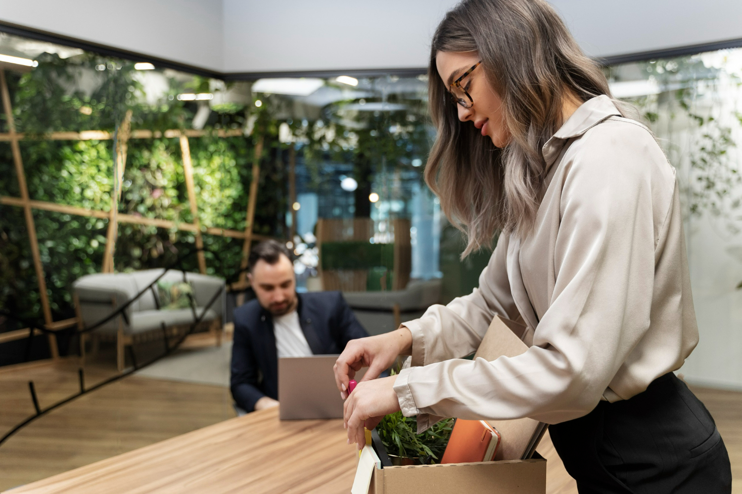 Profissional de ESG em ambiente de trabalho