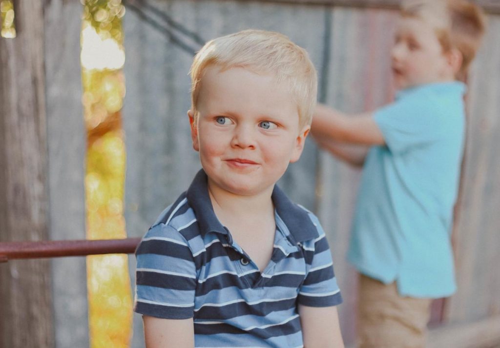 O favoritismo não afeta apenas o filho preferido, mas toda a dinâmica familiar. Imagem: Freepik O favoritismo não afeta apenas o filho preferido, mas toda a dinâmica familiar. Imagem: Freepik