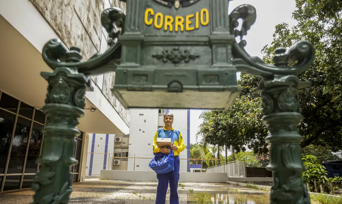 Devido à alta demanda, o IBFC precisou ampliar os locais de provas do concurso Correios Imagem: Agência Brasil