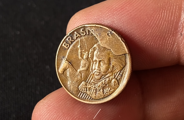 Moeda de 10 centavos 2009 com cunho quebrado Moeda de 10 centavos 2009 com cunho quebrado