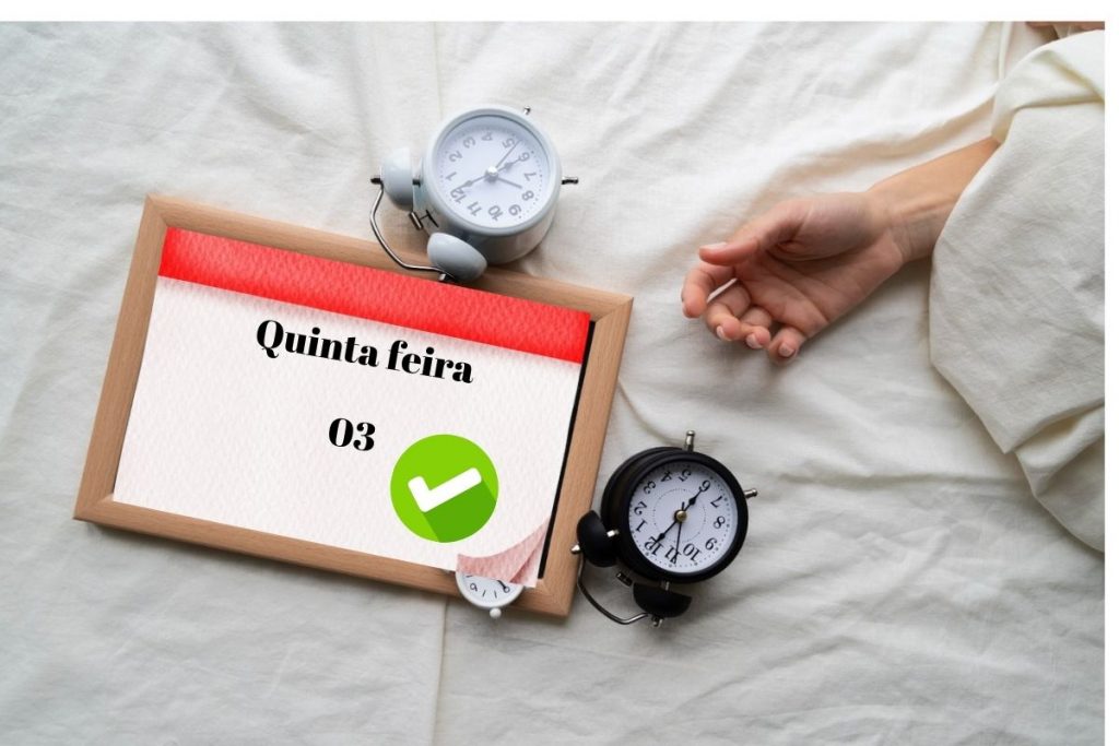 concurso no ceará () Embora o plural de "quinta-feira" seja "quintas-feiras", é possível ouvir algumas pessoas utilizando apenas "quintas". Imagem: Freepik (Adaptada)