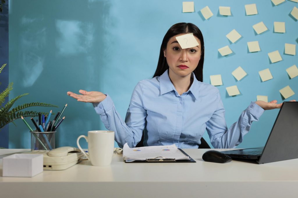 Aprendendo a lidar com pessoas irritantes que gostam de provocar o outro. Aprendendo a lidar com pessoas irritantes que gostam de provocar o outro.
