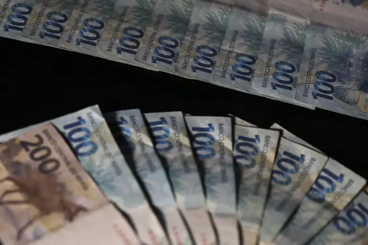 O saque de R$ 6.220 é um direito que o trabalhador pode acessar em momentos de necessidade extrema. Imagem: Agência Brasil
