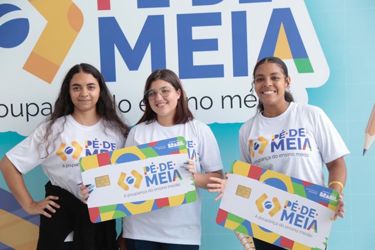 Estudantes contemplados pelo Pé-de-Meia