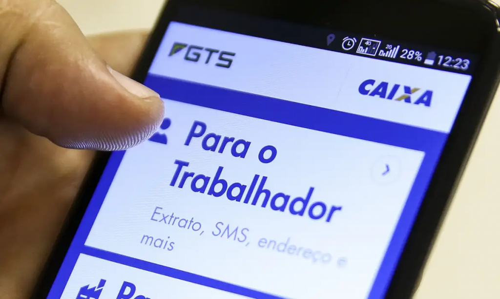 Agência Brasil çp O Saque Calamidade do FGTS é uma modalidade especial de retirada que permite aos trabalhadores acessarem parte do saldo de suas contas vinculadas ao FGTS em situações de emergência. Imagem: Agência Brasil