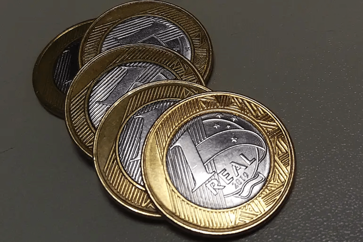 Moedas de real com reverso inclinado são avaliadas em R$560