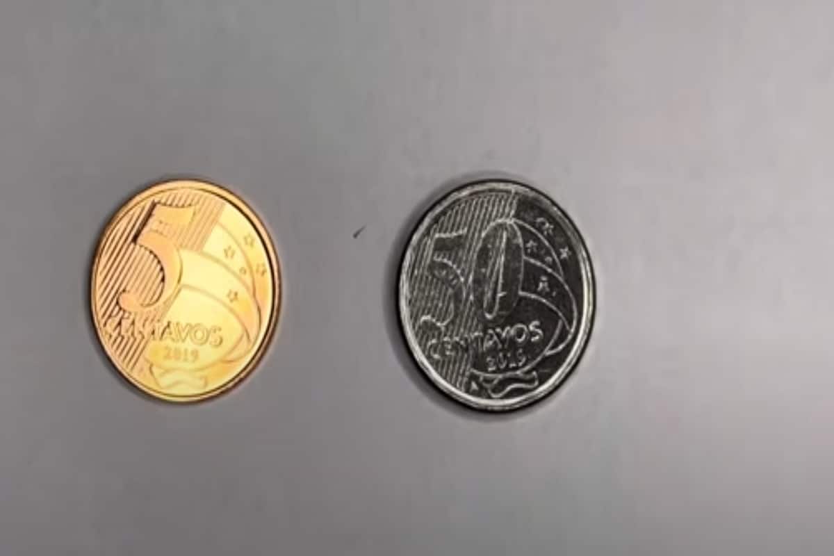 Moedas de 5 e 50 centavos letra A