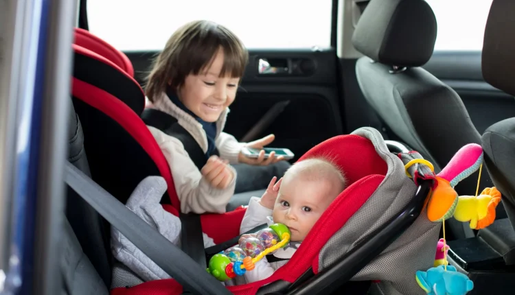 Dispositivos de segurança para transporte de crianças no carro Dispositivos de segurança para transporte de crianças no carro