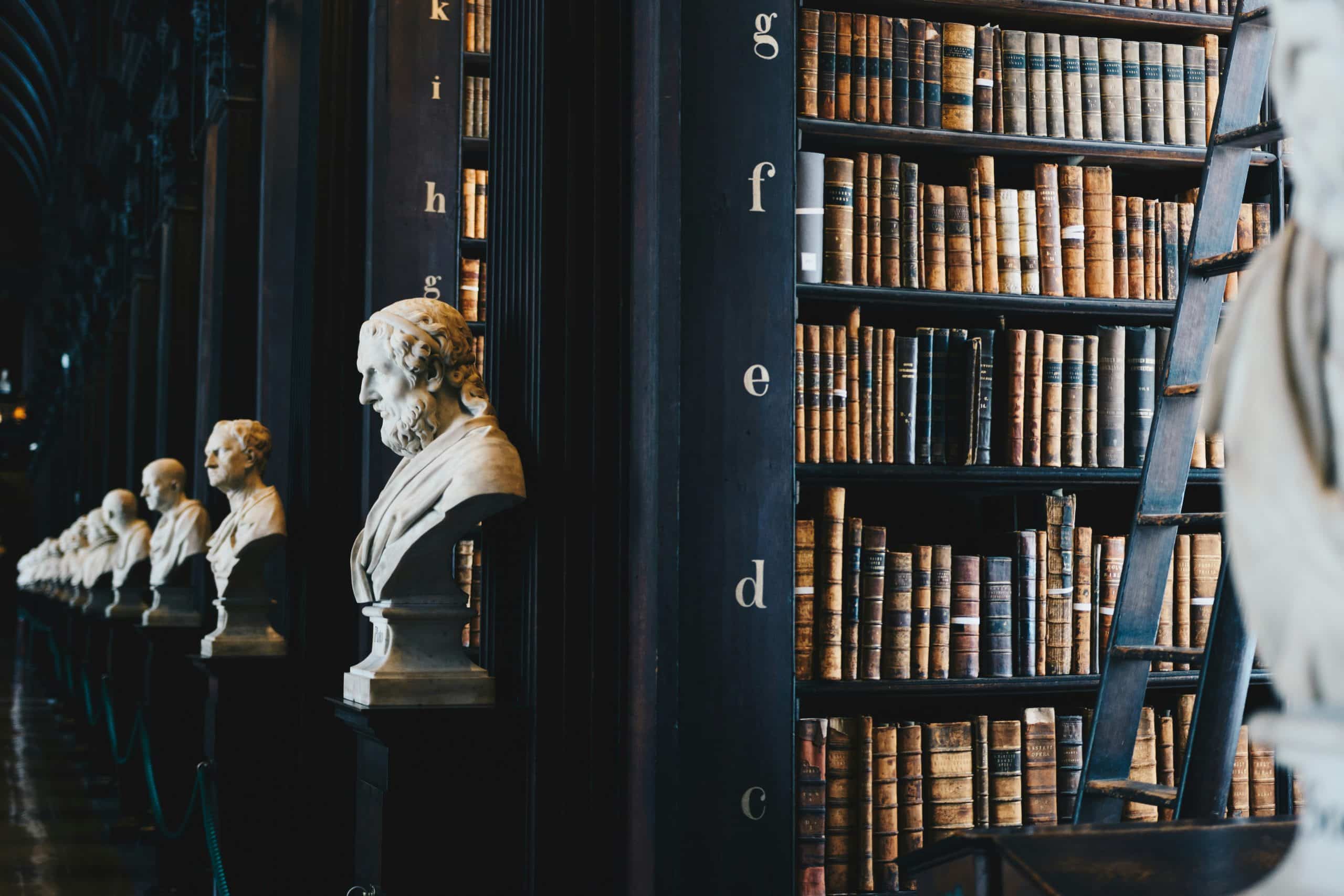 Os autores do Simbolismo brasileiro (Foto: Unsplash).
