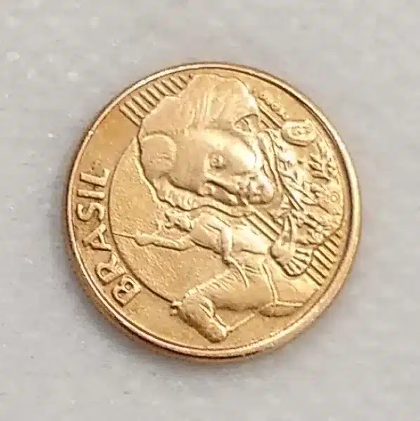Moeda de 10 centavo Moeda de 10 centavos do Brasil com reverso horizontal
