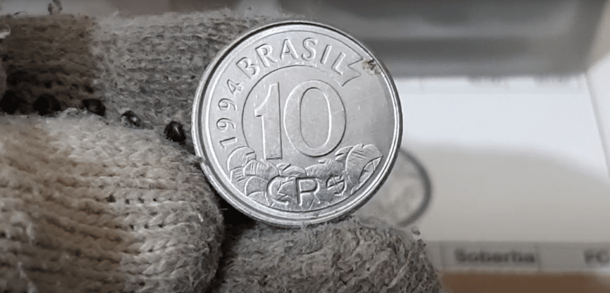 Moeda de 10 cruzeiros reais de 1994, que pode valer até R$60 devido à sua raridade.