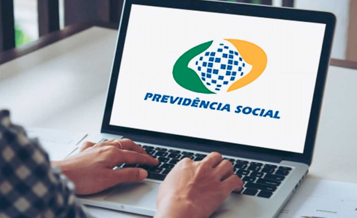 Logo da Previdência Social no computador, com o tema sobre o pagamento do 13º salário do INSS.