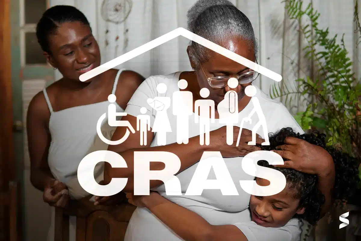 Imagem de uma família com o logo do CRAS sobreposto, simbolizando os serviços sociais oferecidos pelo CRAS e o concurso de 2025.
