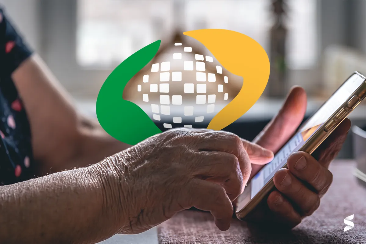 Consulta digital do INSS sobre comprovação de vida Idoso acessando aplicativo do INSS no celular para verificar informações sobre comprovação de vida
