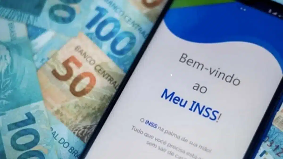 Consulta ao valor do 13º do INSS pelo app Meu INSS Tela inicial do aplicativo Meu INSS sobre cédulas de real