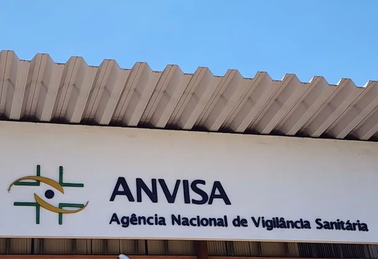 Sede da Anvisa, órgão que interditou o creme dental da Colgate. Fachada da sede da Anvisa, responsável pela interdição da pasta dental Colgate.
