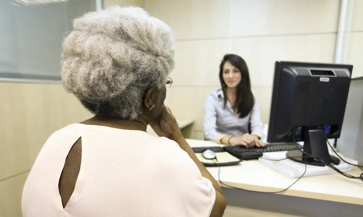 Atendimento no INSS para informações sobre aposentadoria Atendimento presencial para esclarecer dúvidas sobre aposentadoria no INSS.