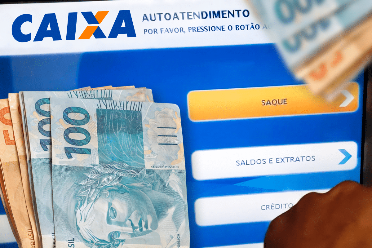 Pessoa usando caixa eletrônico da CAIXA para realizar saque de benefício em dinheiro.