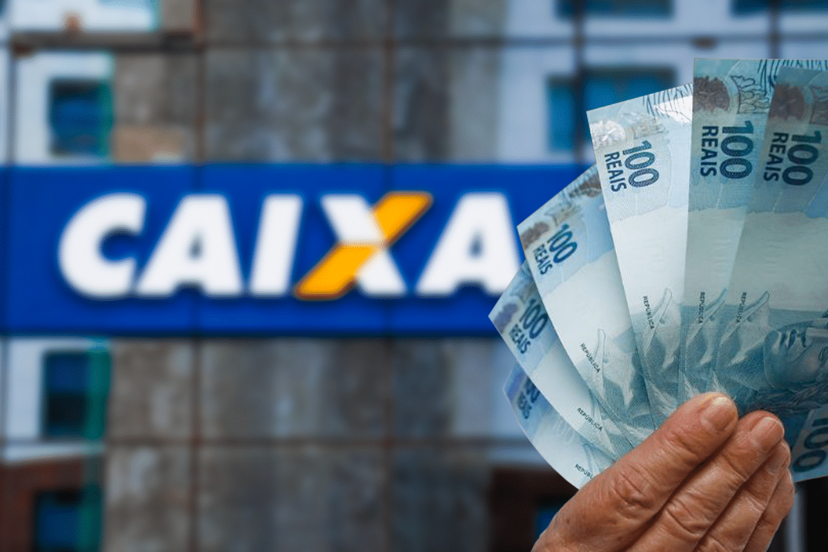 Pessoa segurando notas de R$ 100 em frente à agência da CAIXA, representando o pagamento especial.