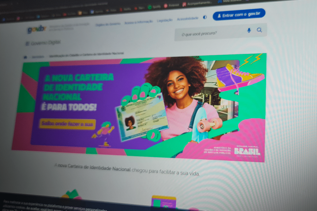 Imagem promocional destacando a solicitação da nova identidade