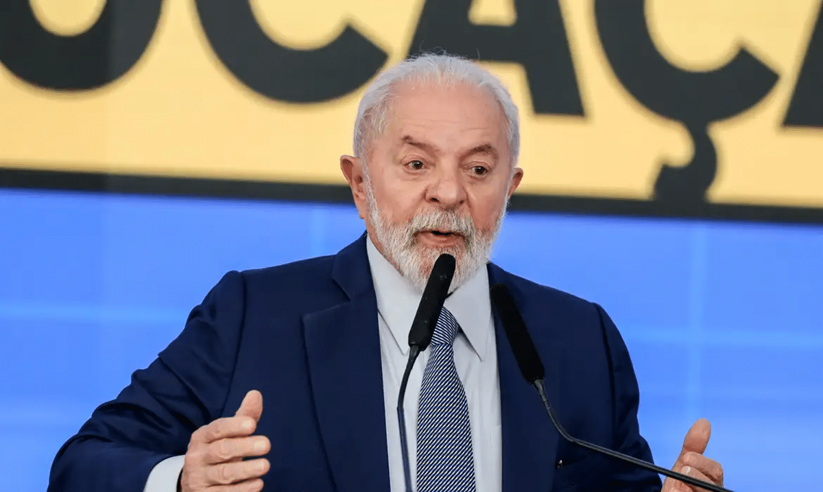 Presidente Luiz Inácio Lula da Silva discursando em evento oficial do governo federal