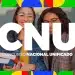 Duas estudantes sorrindo segurando livros com logo do Concurso Nacional Unificado ao centro.