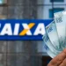 Cédulas de 100 reais em frente a agência da Caixa Econômica Federal.