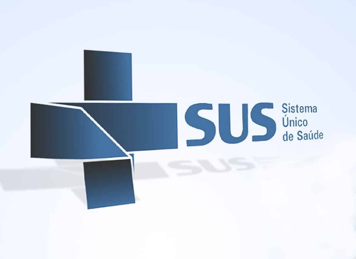 SUS - Sistema Único de Saúde do Brasil Logo oficial do Sistema Único de Saúde brasileiro com símbolo de cruz em tons de azul