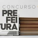 Imagem de estudo com um notebook e uma pilha de livros grossos, ilustrando a dedicação e o material de estudo necessários para se preparar e ser aprovado no novo concurso da Prefeitura com 450 vagas.