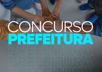 Equipe unida com mãos sobrepostas simbolizando oportunidade de ingresso no serviço público através de concurso