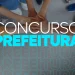 Pessoas unindo as mãos simbolizando trabalho em equipe para concurso de prefeitura.
