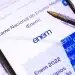 Tela de celular mostrando página oficial do Enem 2022 com caneta sobre o aparelho.