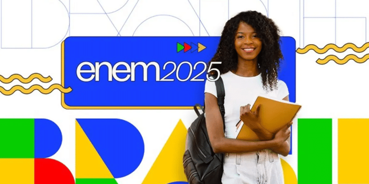 Candidata do Enem 2025 segurando material de estudos com logo do exame ao fundo