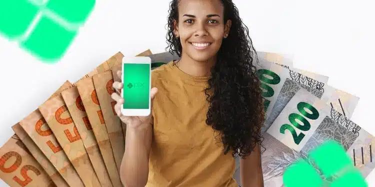 Jovem mulher sorrindo segurando um smartphone com o app do Pix, com dinheiro (notas de R50eR200) espalhado ao fundo, simbolizando transações financeiras.